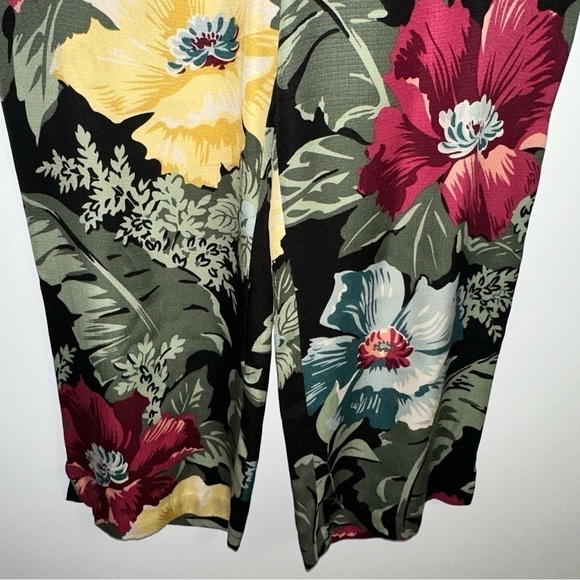 Tommy Bahama Women's Black Floral 100% Silk Cropped Pants Size 10 - Picture 3 of 9